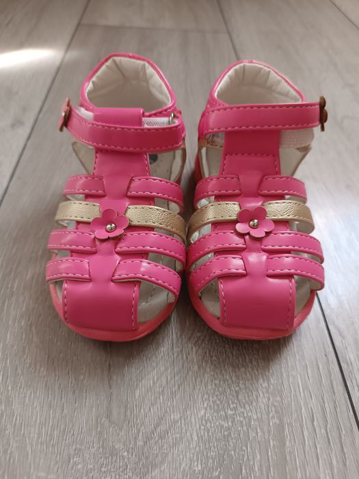 Маратонки Skechers ,ботуши Guess,keцове Mayoral и пантофи BeFado+подарък