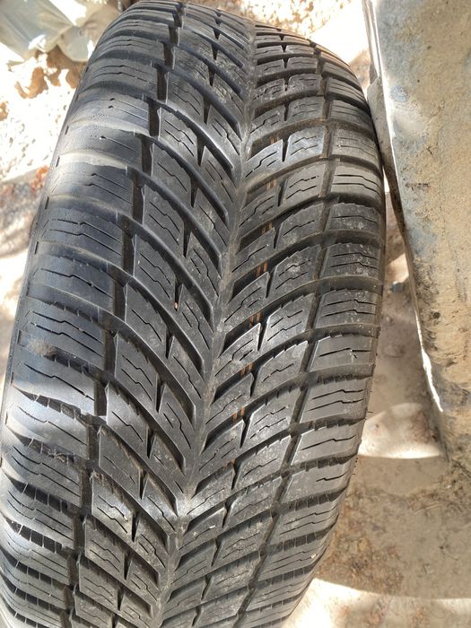 Шины Nokian 235/60/17, 2шт