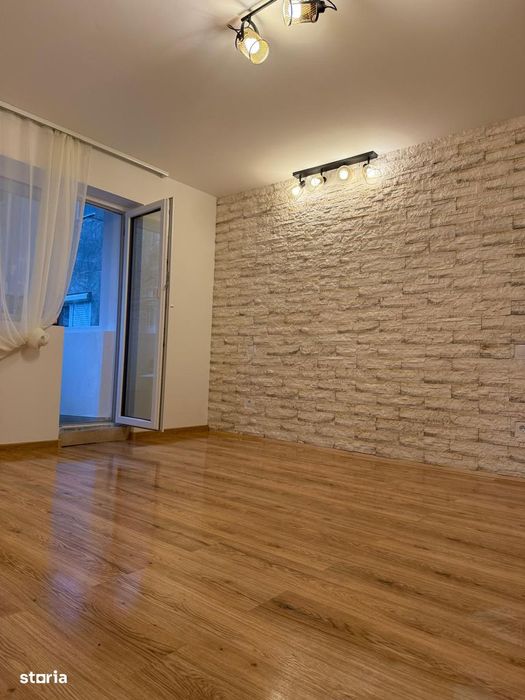 Apartament cu balcon și grădină, în Decebal - Dacia