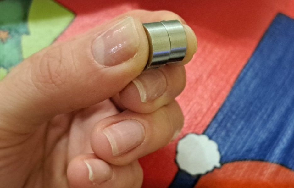 Обеци от медицинска стомана с цирконий.