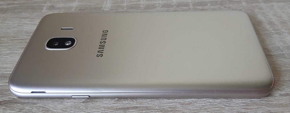 Samsung Galaxy J4 (SM-J400G/DS)
