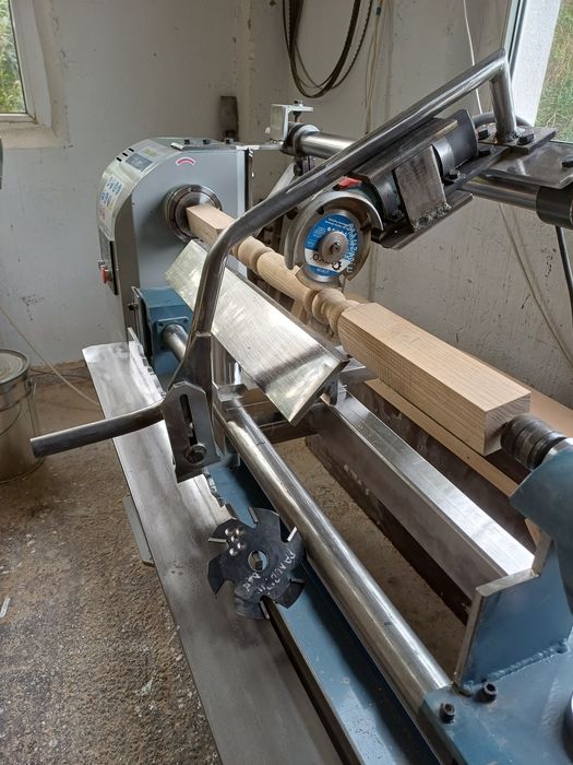 Vând  strung pentru lemn