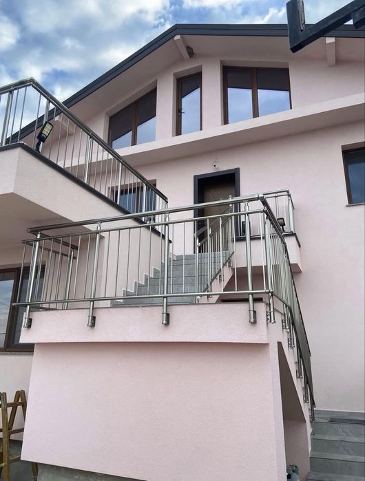 Алуминиеви и стъклени парапети