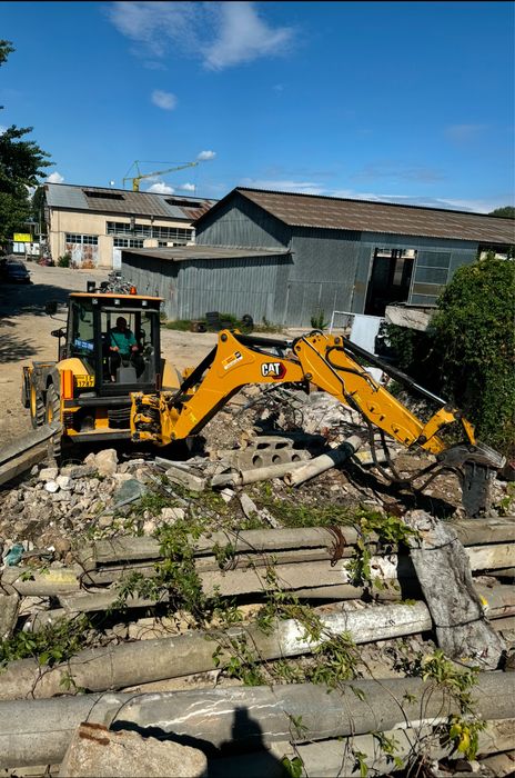 Inchiriere  buldoexcavator Caterpillar 434 roti egale