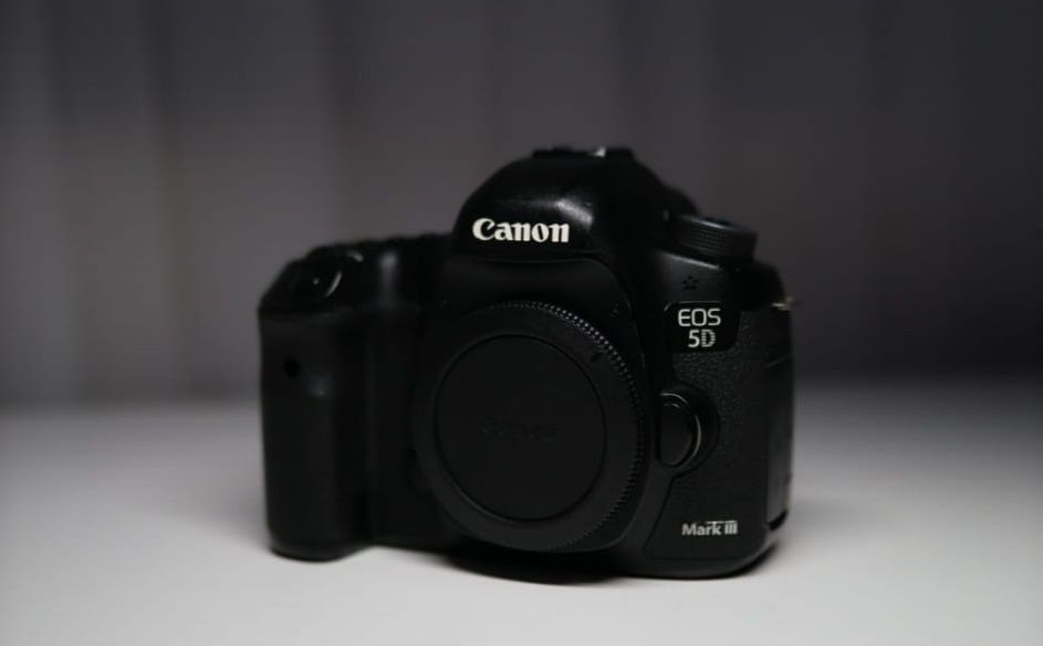DSLR profesional  full frame Canon 5d mark iii