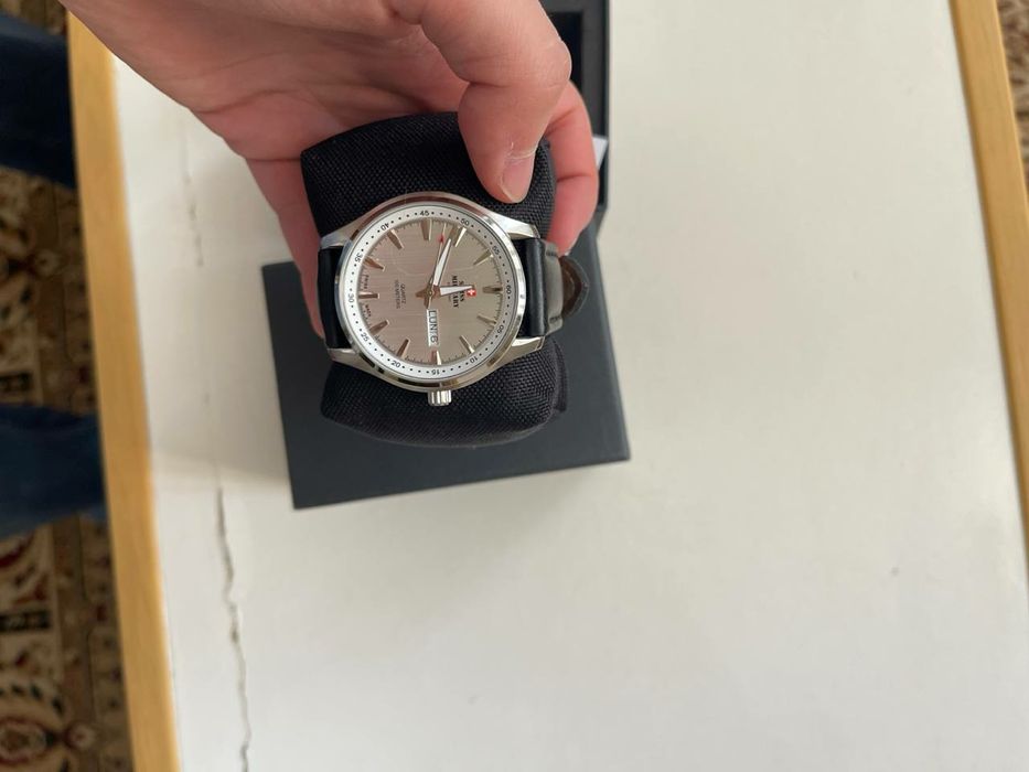 Продаются часы Swiss Military