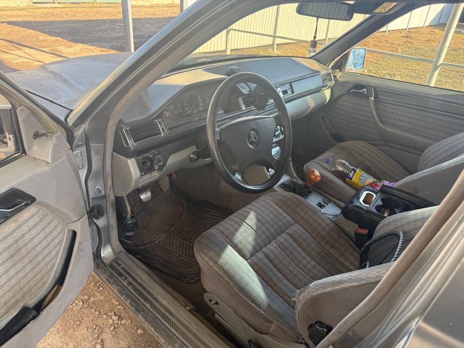 Мерседес е260 w124
