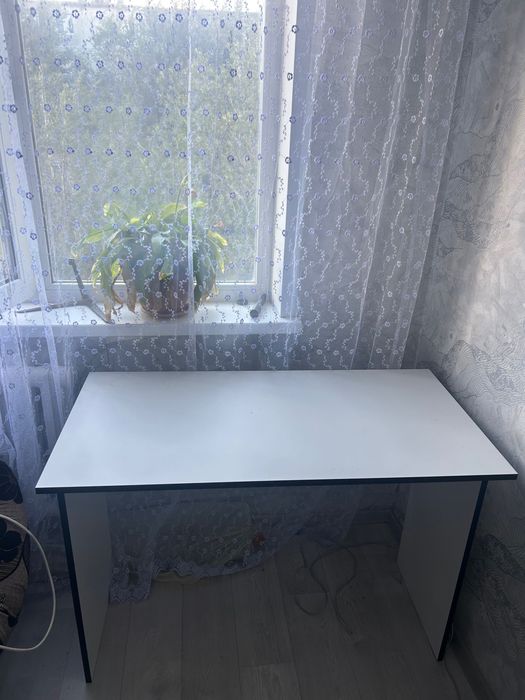 Компьютерный/письменный стол на продажу