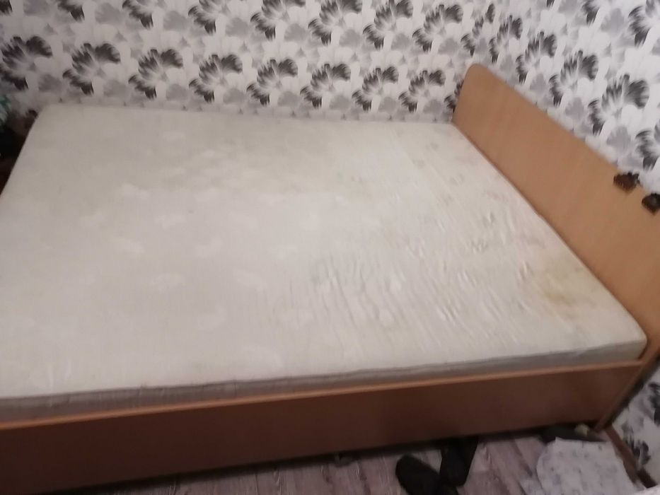 Двуспальная кровать