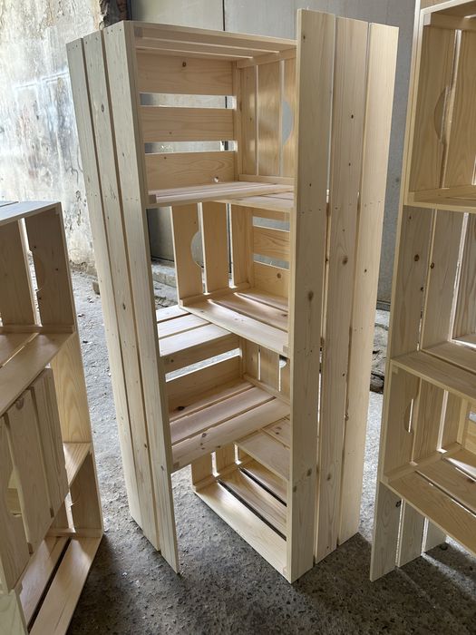 Универсален разтегателен и чупещ се дървен стелаж от щайги