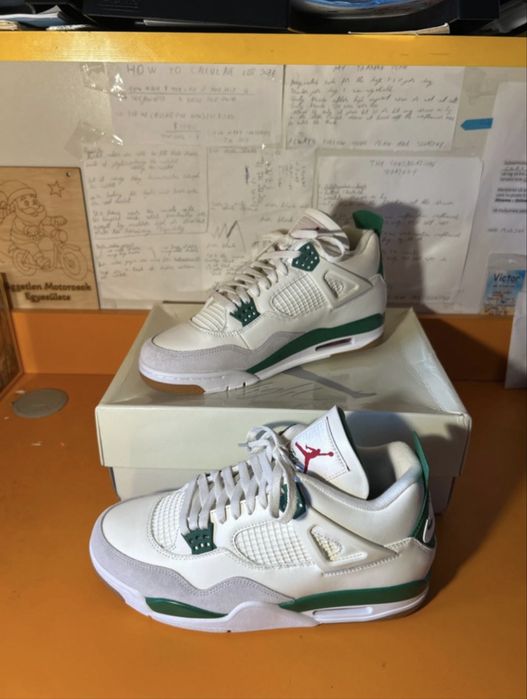 Air Jordan 4 White and Gree