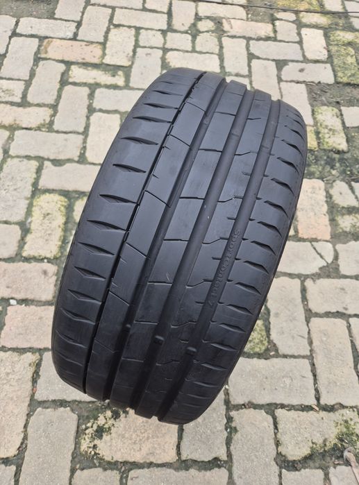 O bucată 255/40 R19 vară - una Continental