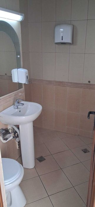 Închiriez spațiu comercial Calea Moldovei