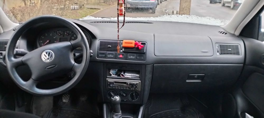 Vând golf IV ,1,4 benzina