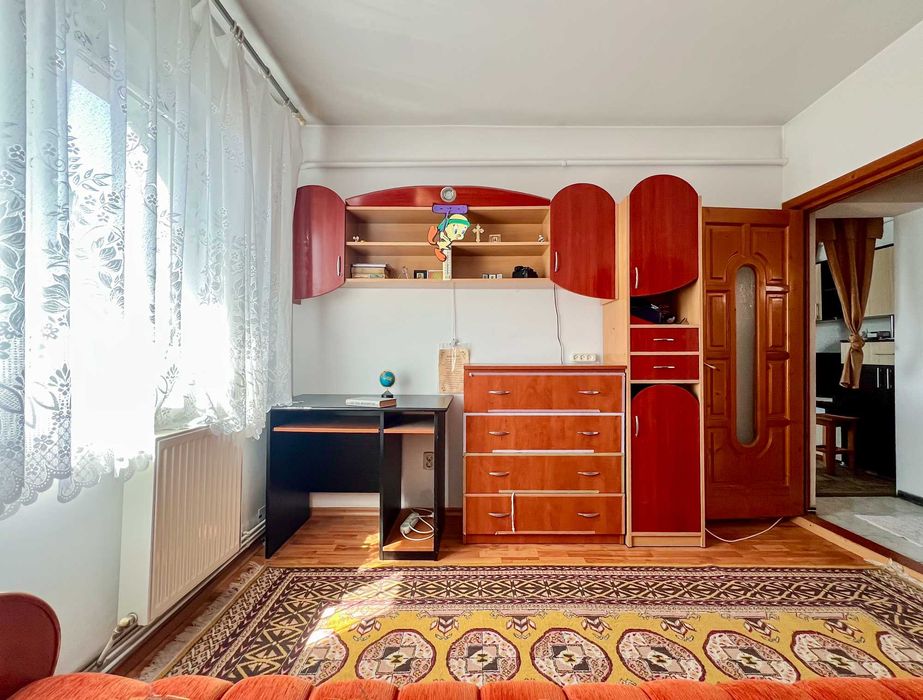 Apartament 3 camere, semidecomandat| Mobilat & utilat | PF|