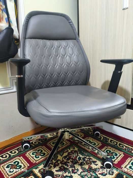 Офисный стол + кресло+ планшет