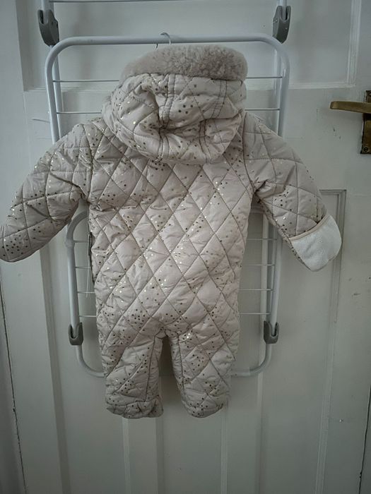 Космонавт момиче