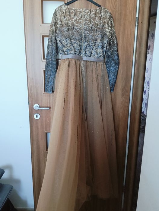 Vând rochiță nașa!