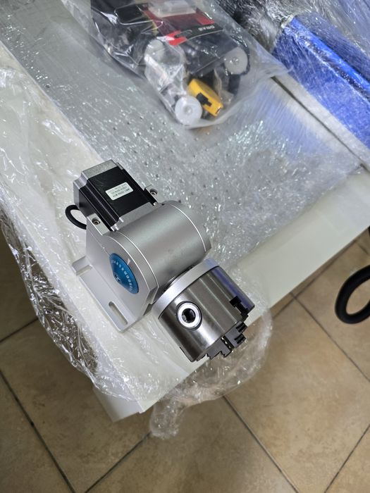 Лазерна машина за гравиране fiber laser 30w