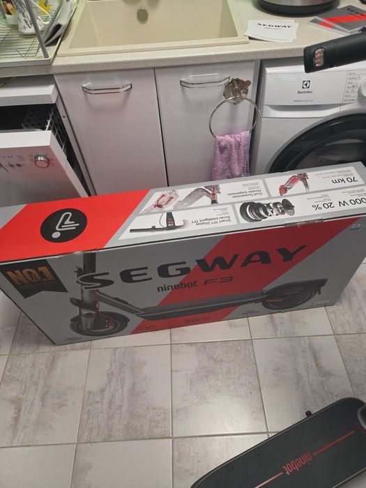 Електическа тротинетка Segway Ninebot F3