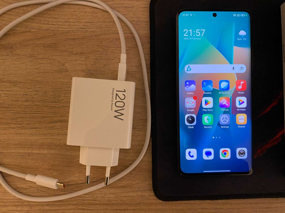 Продавам Xiaomi Redmi Note 14 Pro+ 5G 8/256GB нов + гаранция + подарък