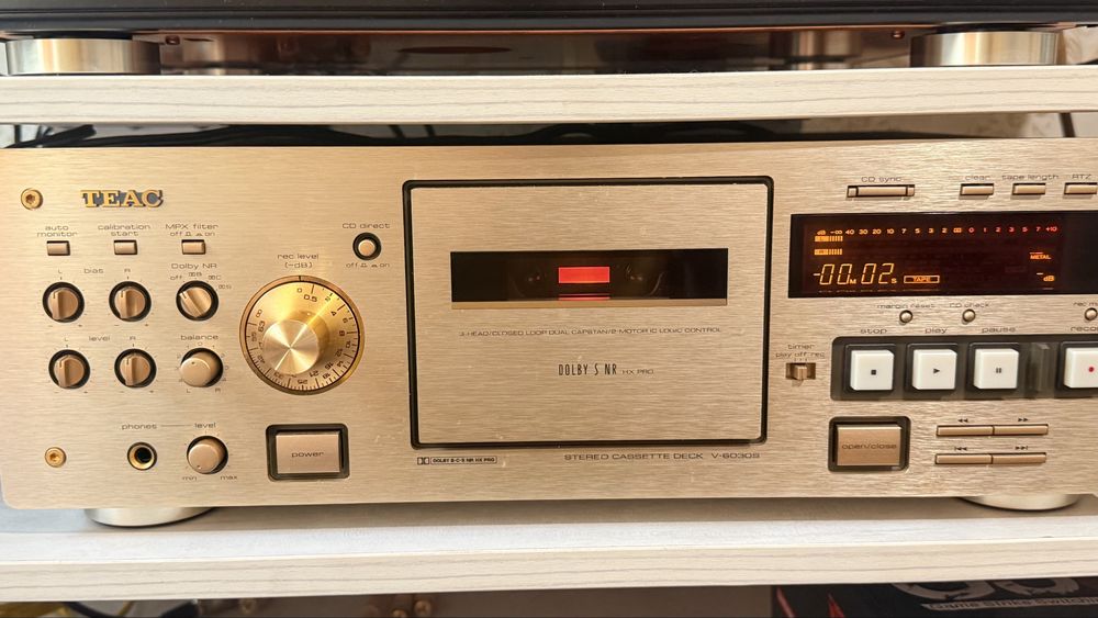 Продам кассетную деку Teac V-6030