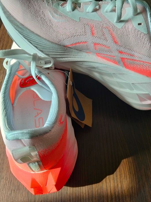 ASICS NOVOBLAST 4,Made in JAPAN ,Nr 9.42,5, 27 cm talpa picior.800 lei