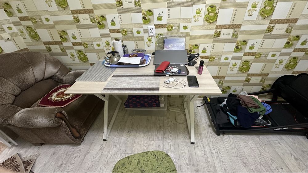 Стол в отличном состоянии