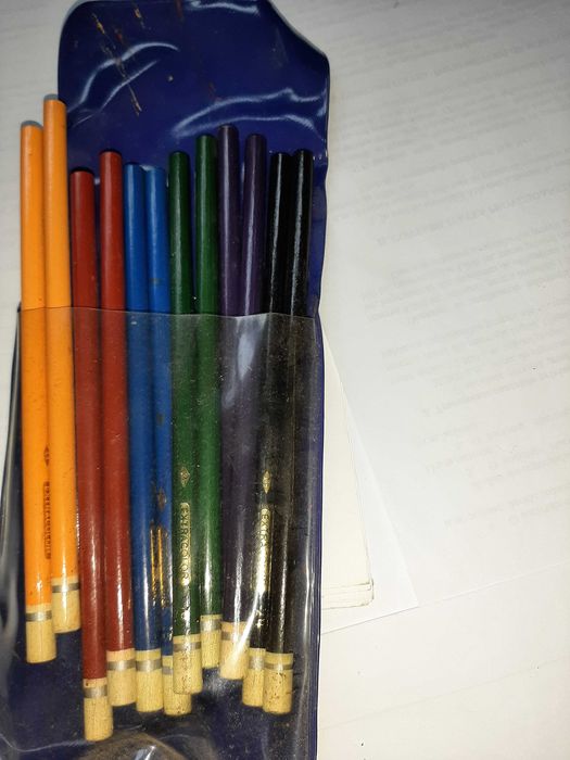 Creioane noi anii 1980 30 buc +4 carioci