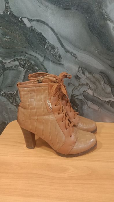 Ботинки осенние 39 р