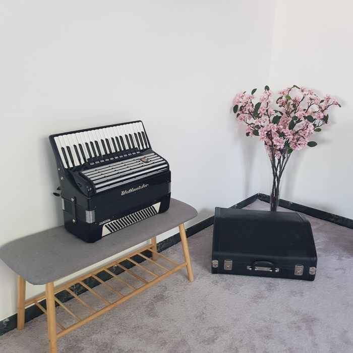 Acordeon Weltmeister Consona ! 120 de basi