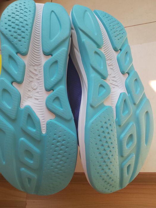 Adidași Hoka Noi