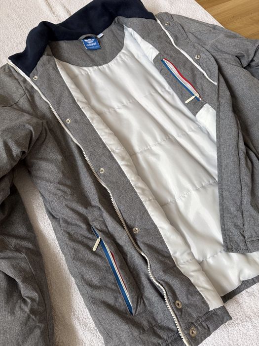 Vînd  Geaca Adidas