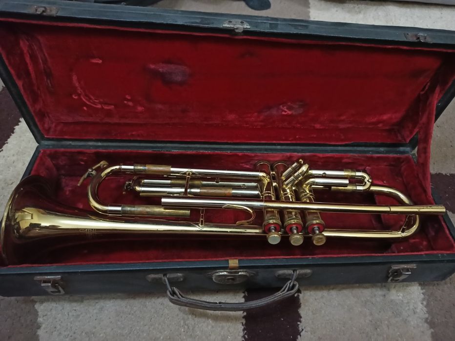 Продавам тромпет