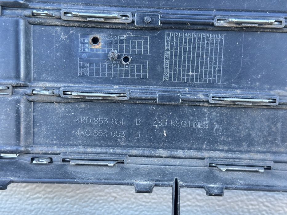 Решетка AUDI A6 C8 S Line 4K0853651B