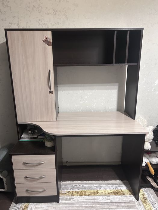 Шкаф для учебы или работы
