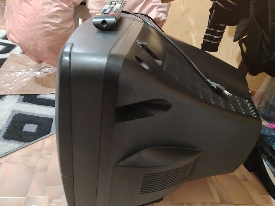 Телевизор LG продам