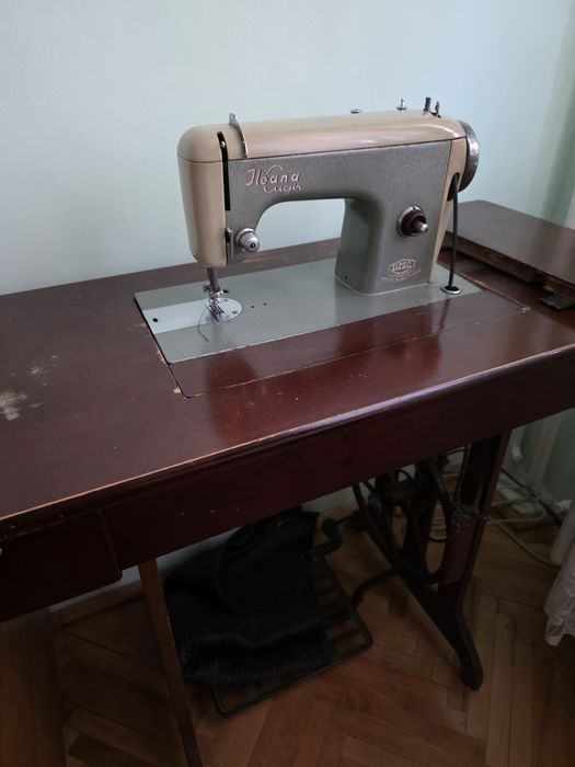 Mașină de cusut funcțională Ileana Cugir