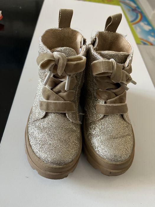 Детски боти на H&M