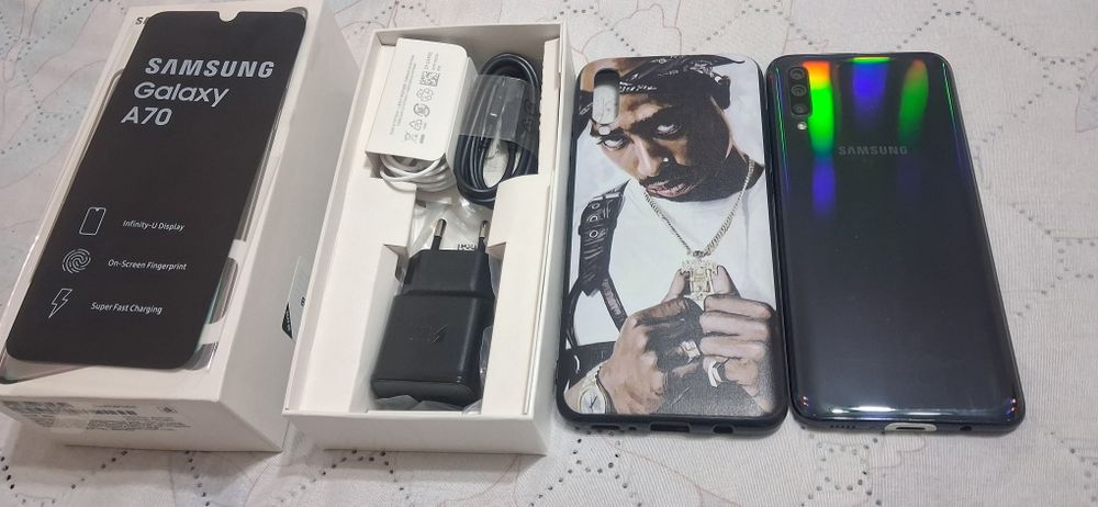 samsung galaxy A70+чисто нови слушалки Lenovo+чисто нова Bluetooth колона Леново+нов стъклен протектор+ кейс