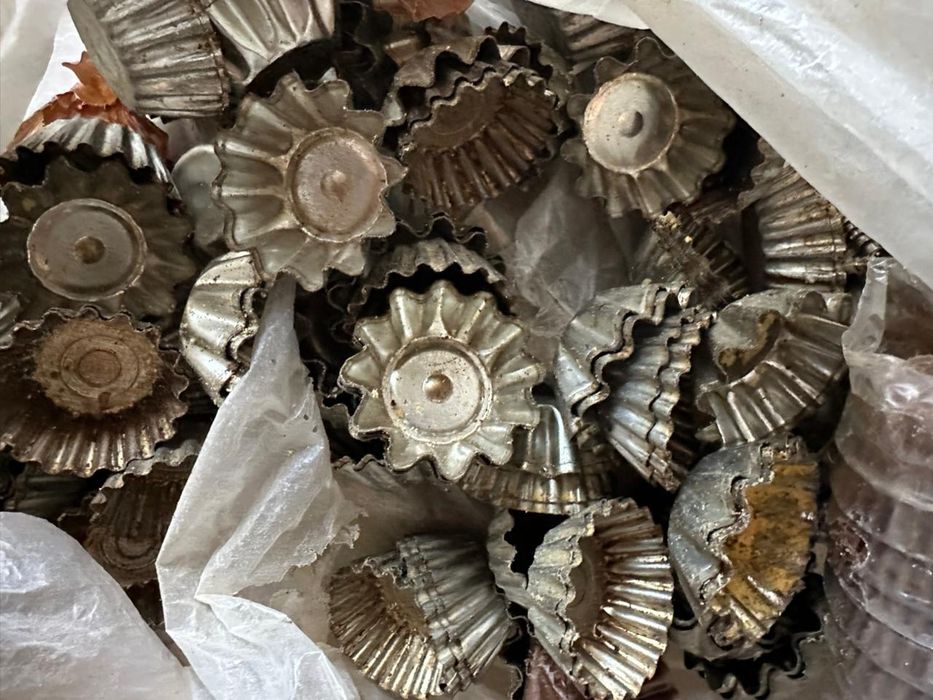 Кулинарный стол и противень разной размерности