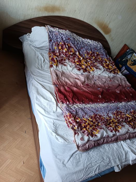 Спалня с матрак и гардероб