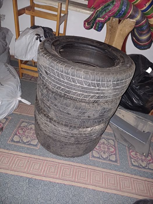 Зимные шины почти новые