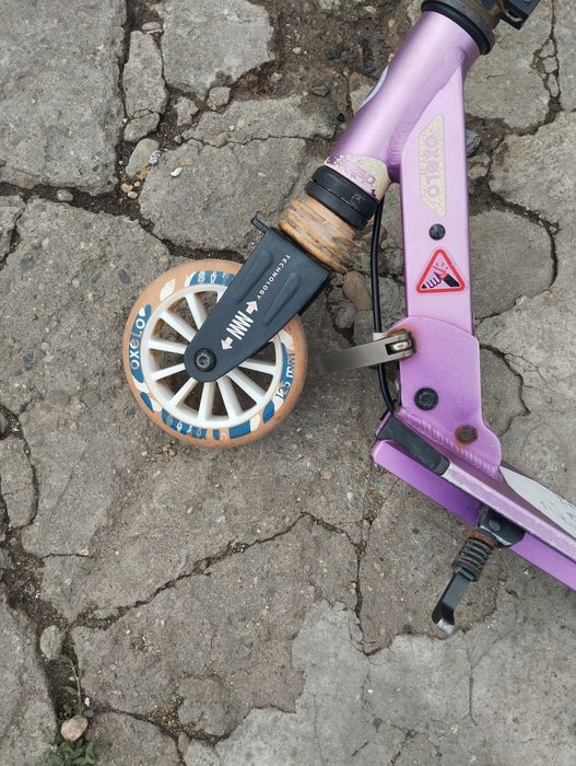 Vând  Trotineta pentru copii vârstă 6-9 ani