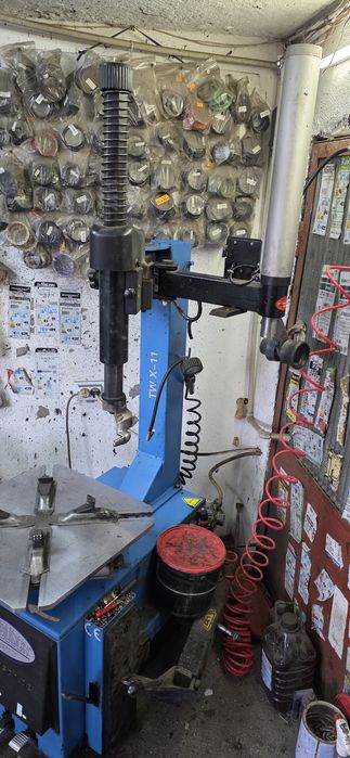 Машина Монтаж демонтаж на гуми  950 евро