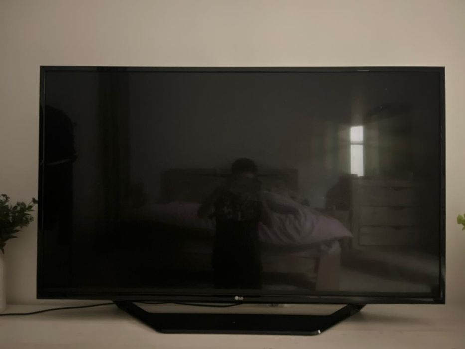 телевизор LG 43LH590V