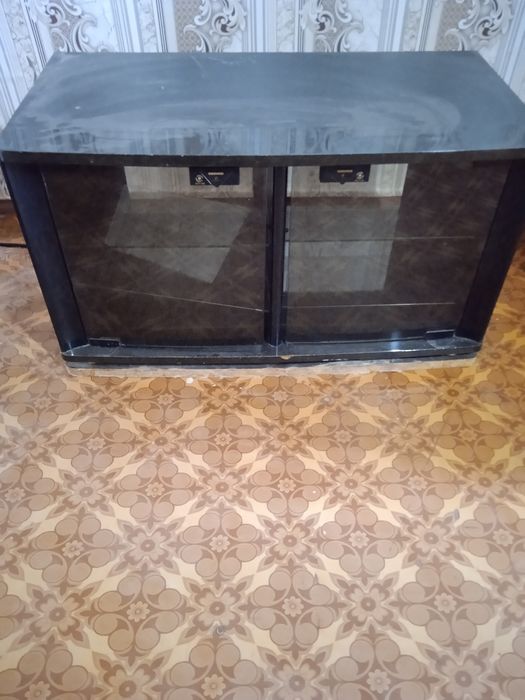 2 кресла , муссафо и тумбочка