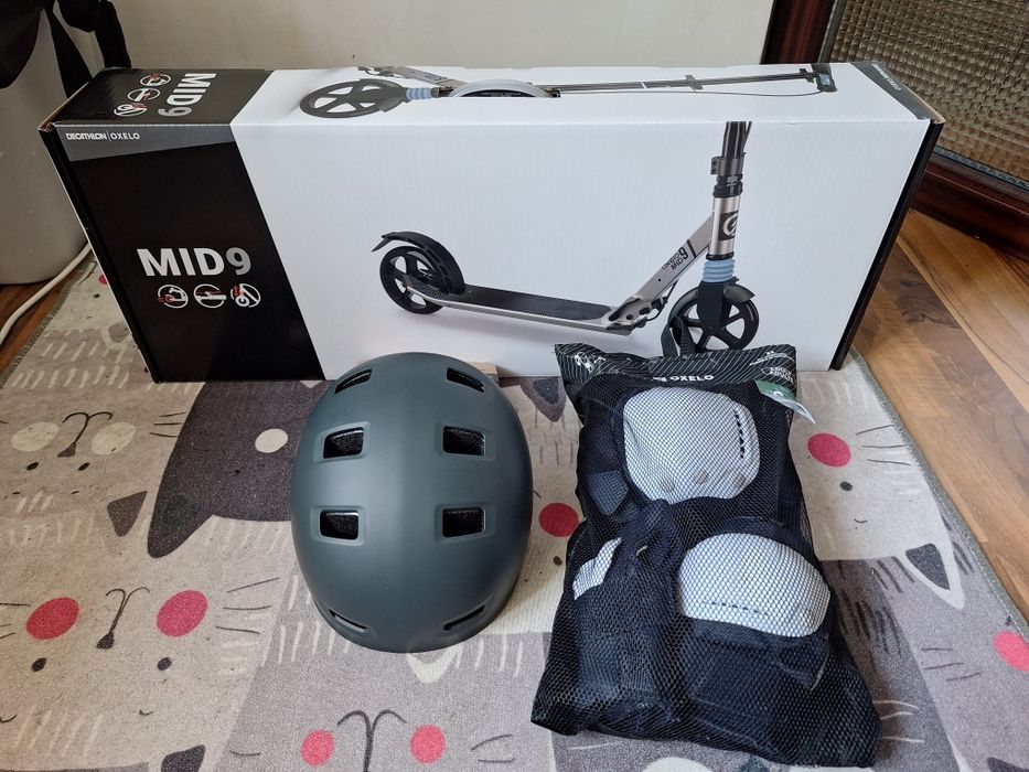 Trotinetă Decathlon, sigilată și echipament de protecție