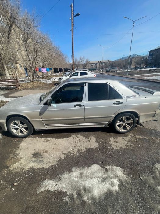 Мерседес 190.