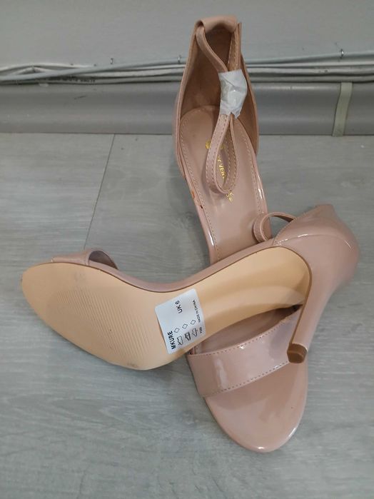 Дамски обувки чисто нови